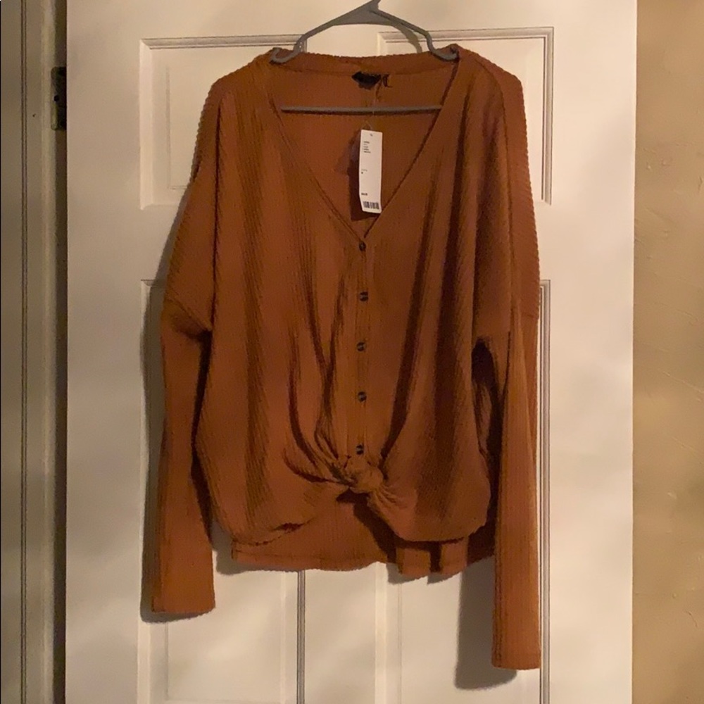 NWT Urban Outfitters tie knot button down thermal